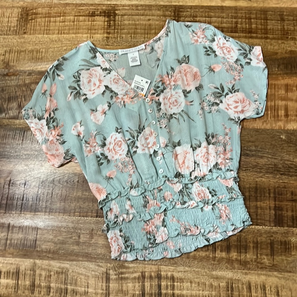 Planet gold woman’s Sm top.